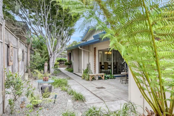 859 Balboa Avenue, Pacific Grove, California 93950