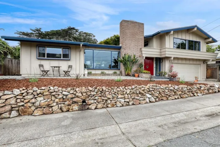 859 Balboa Avenue, Pacific Grove, California 93950