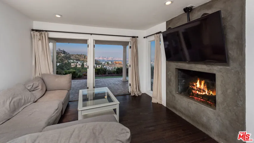 2199 Sunset Plaza Drive, Los Angeles, California 90069