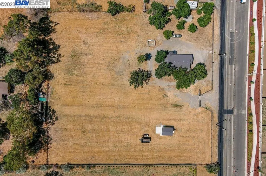 6381 Sellers Ave, Oakley, California 94561 home-pic-6