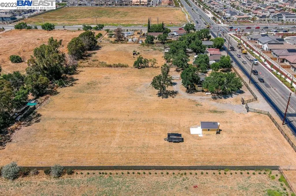 6381 Sellers Ave, Oakley, California 94561 home-pic-3
