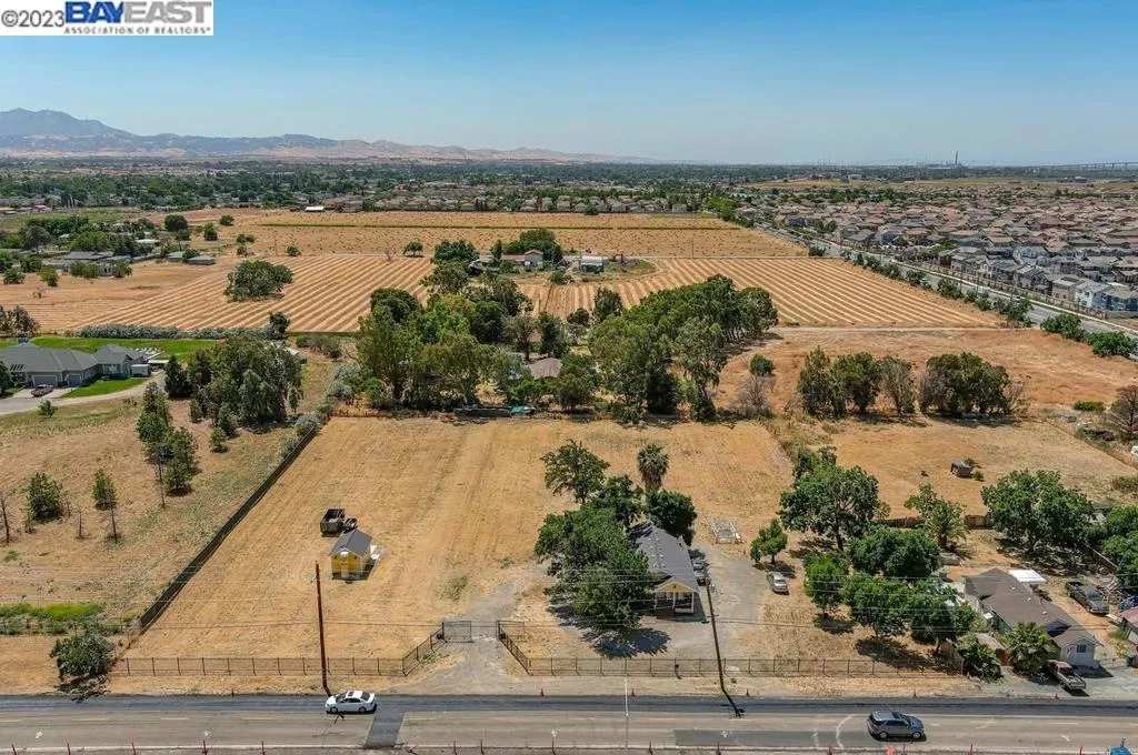 6381 Sellers Ave, Oakley, California 94561 home-pic-1