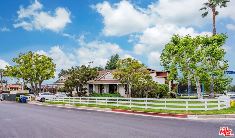 16900 Livorno Drive, Pacific Palisades, California 90272