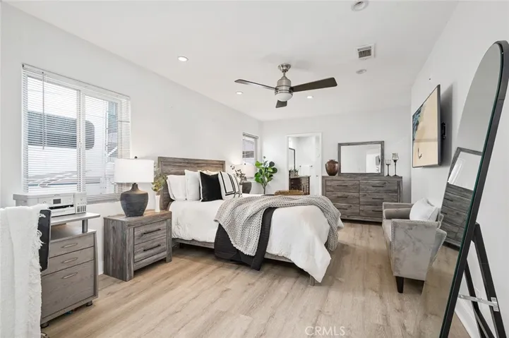 4226 Los Coyotes Diagonal, Lakewood, California 90713
