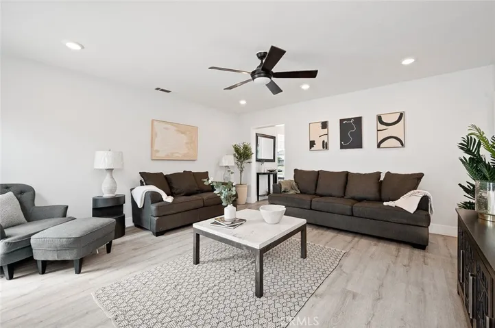 4226 Los Coyotes Diagonal, Lakewood, California 90713