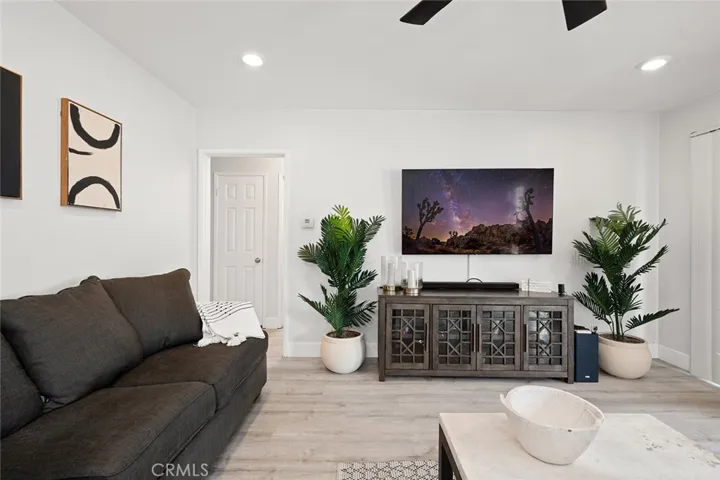 4226 Los Coyotes Diagonal, Lakewood, California 90713