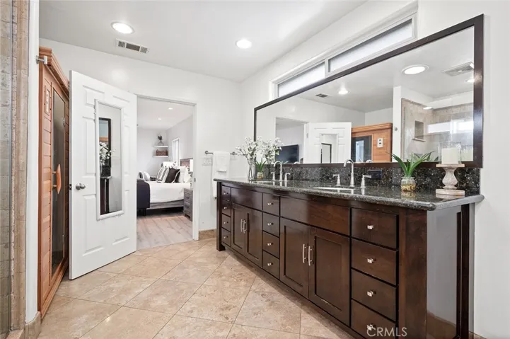 4226 Los Coyotes Diagonal, Lakewood, California 90713