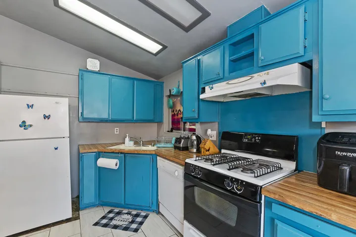 011_Kitchen