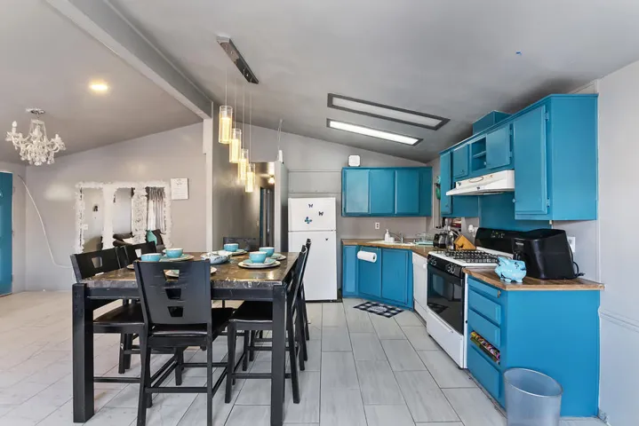 010_KitchenDining