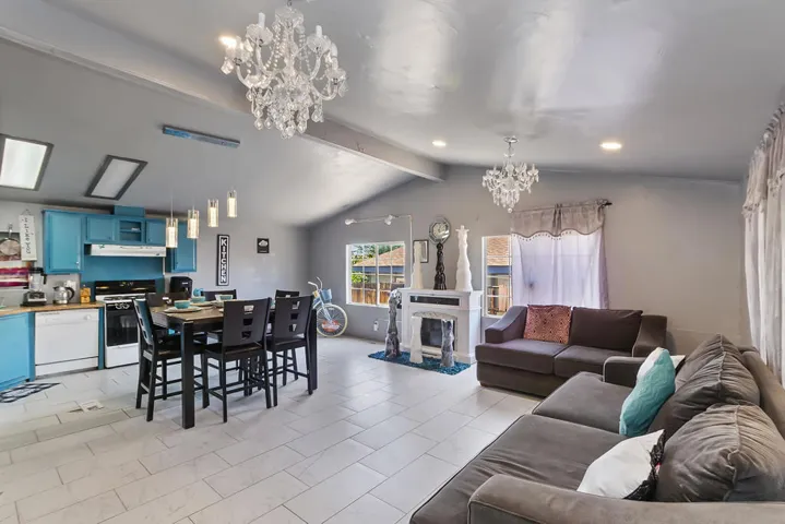 006_Living Room