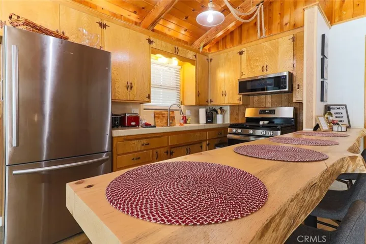 33336 Wild Cherry Drive, Green Valley Lake, California 92341