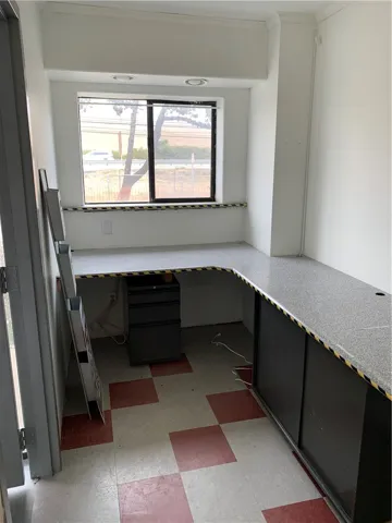 1122 office facing Hwy 1