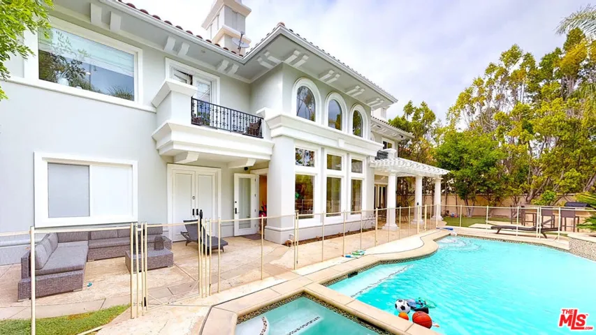 3860 Winford Drive, Tarzana, California 91356