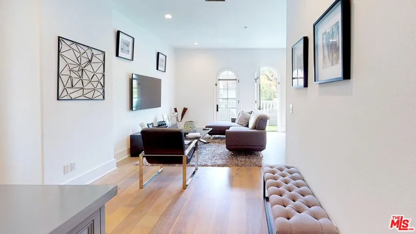 3860 Winford Drive, Tarzana, California 91356