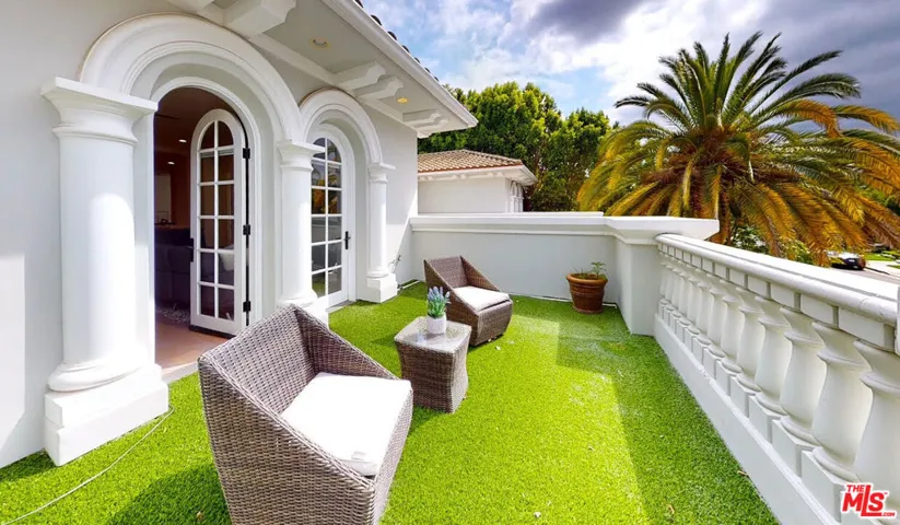 3860 Winford Drive, Tarzana, California 91356