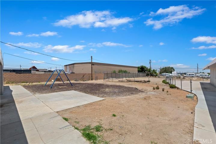 1518 Anacapa Road, Victorville, California 92392
