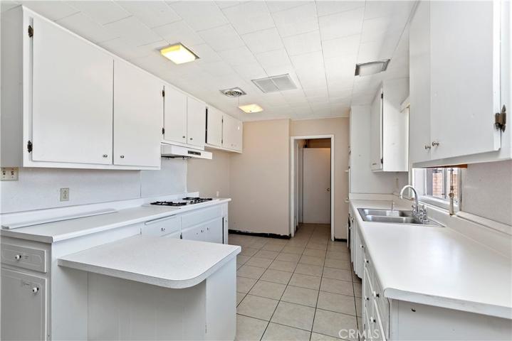 1518 Anacapa Road, Victorville, California 92392
