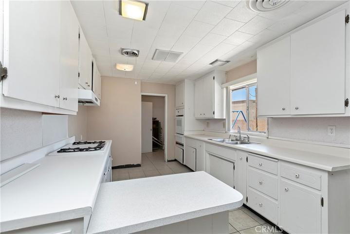 1518 Anacapa Road, Victorville, California 92392