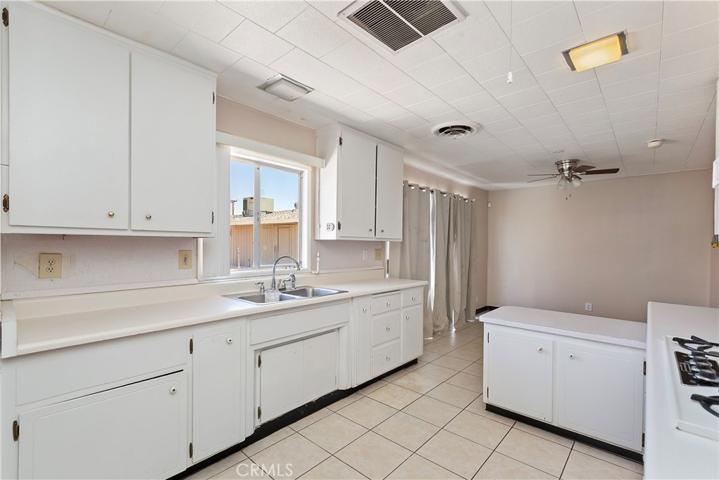 1518 Anacapa Road, Victorville, California 92392