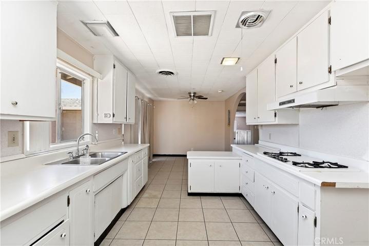 1518 Anacapa Road, Victorville, California 92392