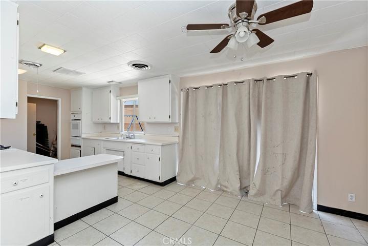 1518 Anacapa Road, Victorville, California 92392