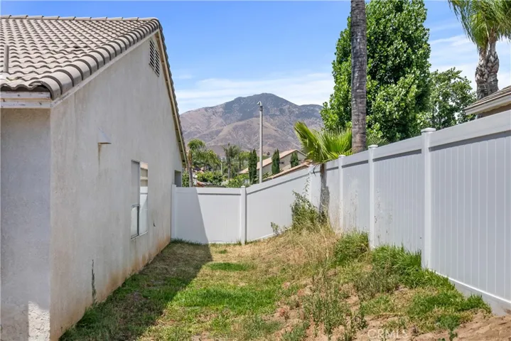 29365 Gold Buckle Road, Highland, California 92346
