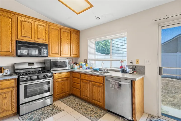 29365 Gold Buckle Road, Highland, California 92346