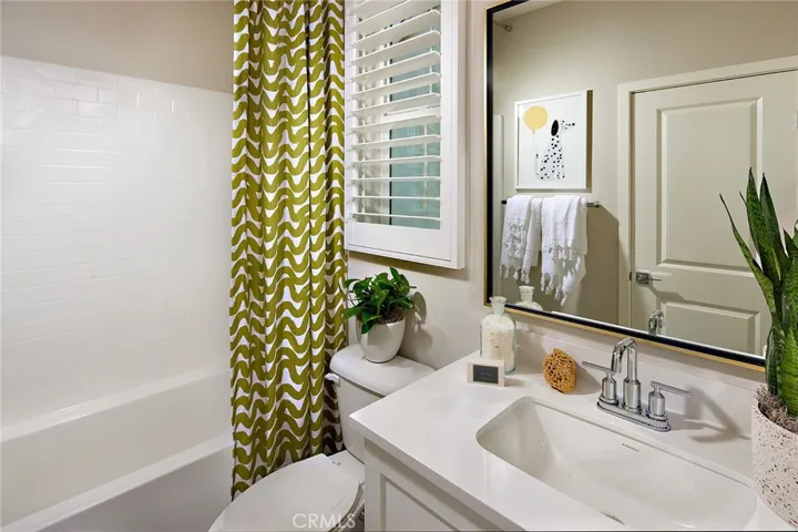 Images and V-tours are of model homes for illustrative purposes only, not actual home listed. Home listed is under construction.