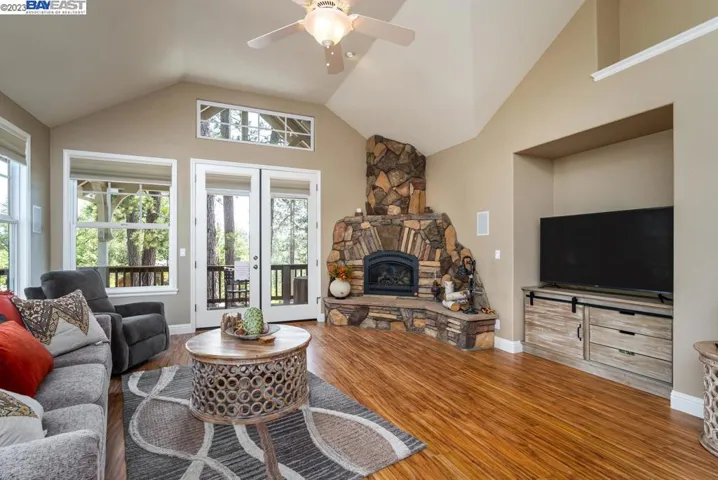 20111 Ridgecrest Way, Groveland, California 95321