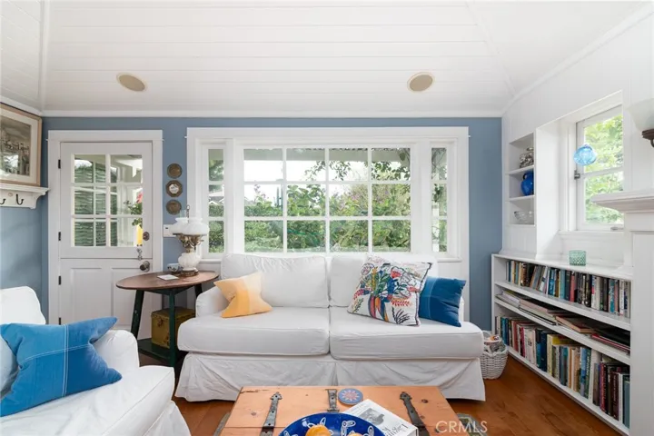 536 Seaview Street, Laguna Beach, California 92651