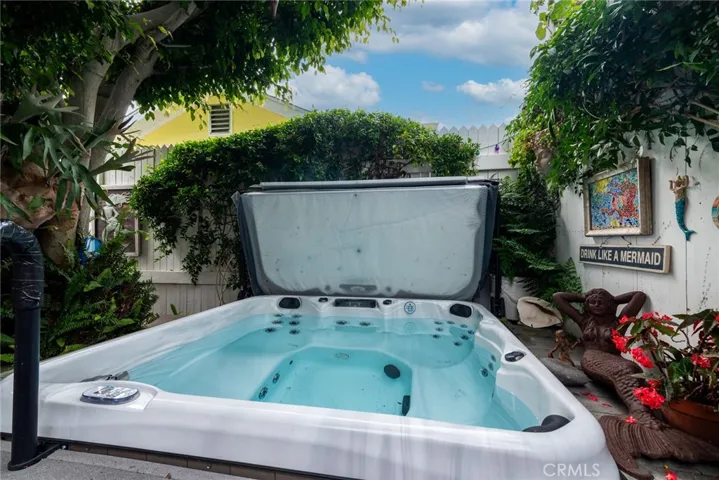536 Seaview Street, Laguna Beach, California 92651
