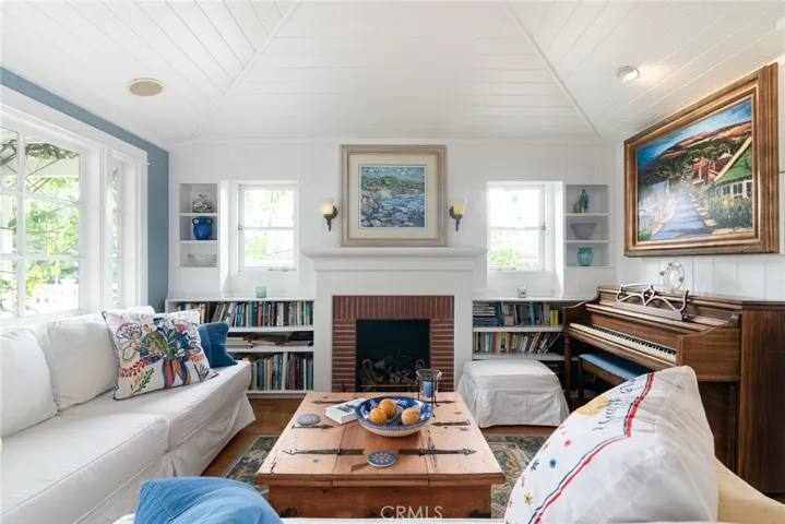 536 Seaview Street, Laguna Beach, California 92651