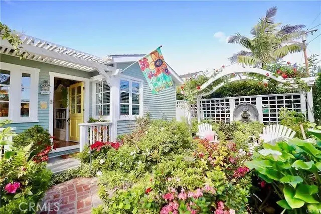 536 Seaview Street, Laguna Beach, California 92651