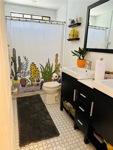 Bathroom2
