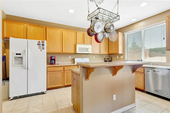 16063 Oak Court, Victorville, California 92395