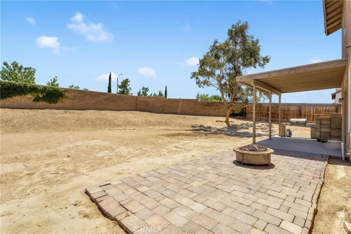 16063 Oak Court, Victorville, California 92395