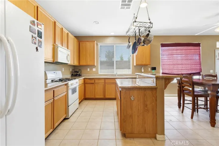 16063 Oak Court, Victorville, California 92395