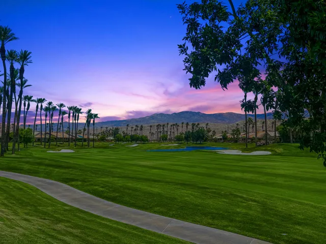 Day or Night In Sun City