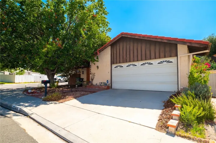 27446 Diane Marie, Saugus, California 91350