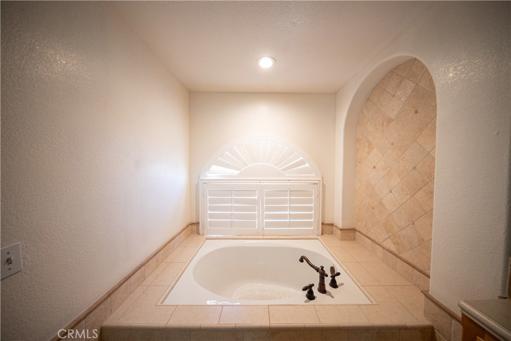 23882 Ashland Road, Apple Valley, California 92308