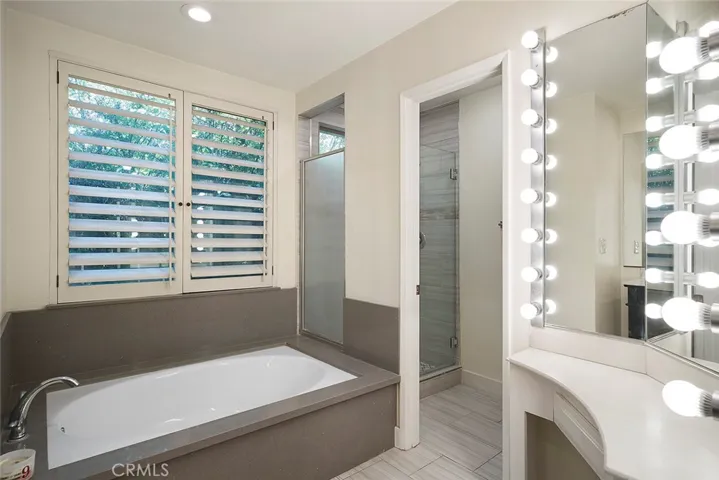 MASTER BATHROOM #2
QUARTZ AROUND TUB