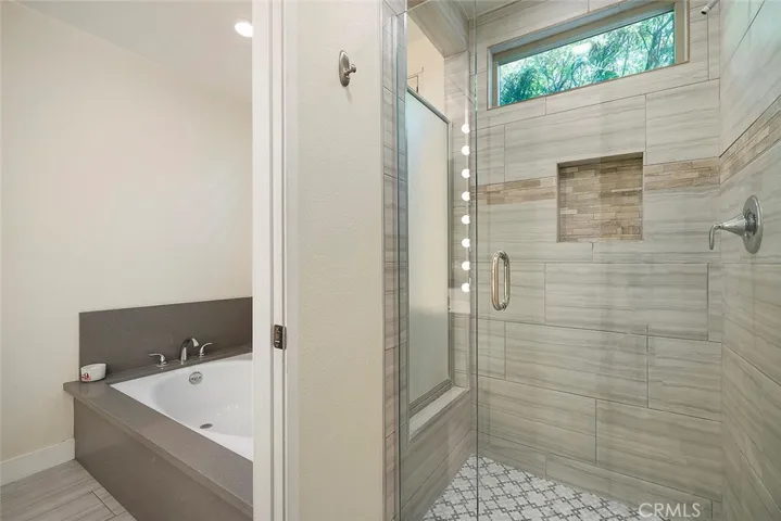 MASTER BATHROOM #2
TILED SHOWER