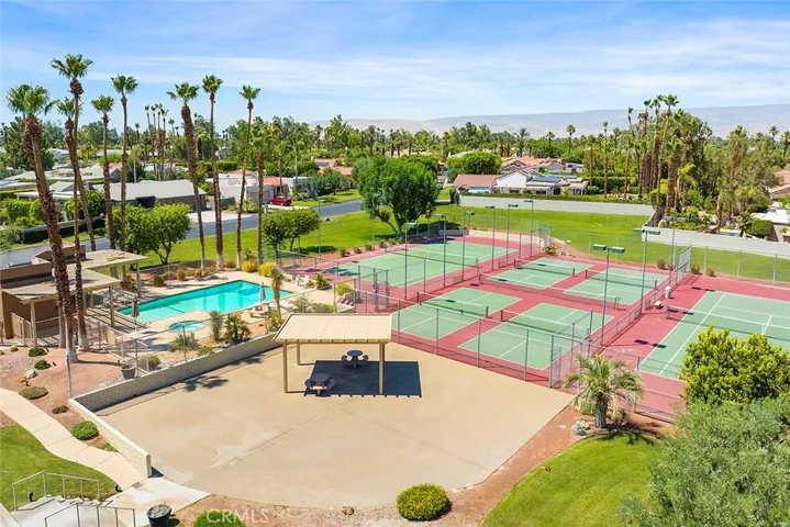 POOL,TENNIS,
PICKELBALL COURTS
