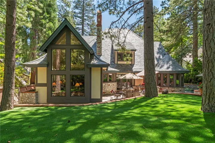 27780 High Knoll Road, Lake Arrowhead, California 92352