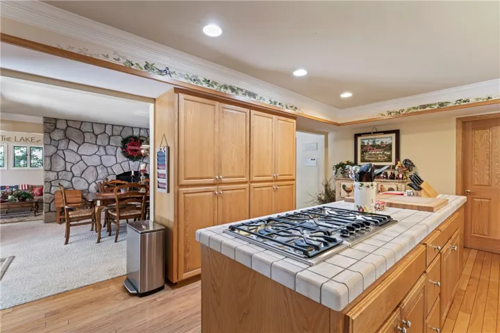 27780 High Knoll Road, Lake Arrowhead, California 92352