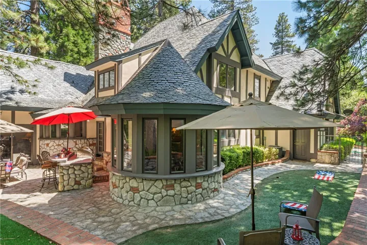 27780 High Knoll Road, Lake Arrowhead, California 92352