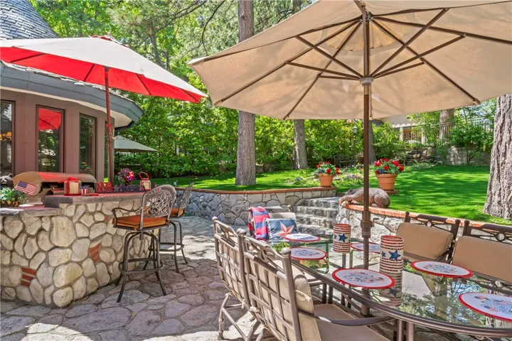 27780 High Knoll Road, Lake Arrowhead, California 92352