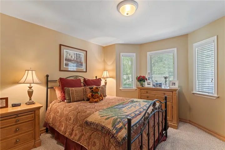 27780 High Knoll Road, Lake Arrowhead, California 92352