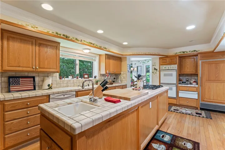 27780 High Knoll Road, Lake Arrowhead, California 92352
