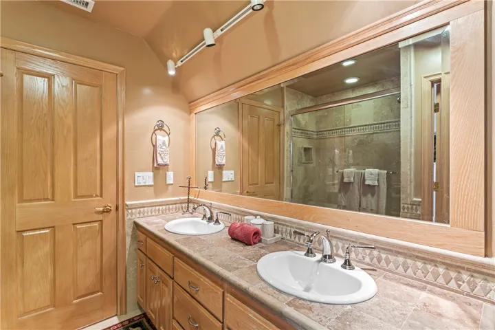 27780 High Knoll Road, Lake Arrowhead, California 92352